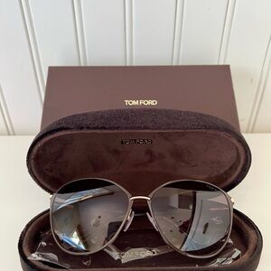 Tom Ford NWT Women’s Brown Gradient Aviator Sunglasses